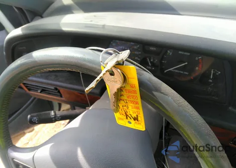 1993 Ford Thunderbird Lx из США, поврежденный, VIN 1FAPP6247PH147401